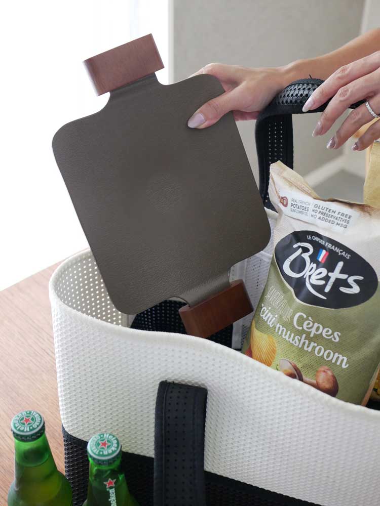 Dr.HOWS（ドクターハウズ）のソリッドミニグリルパン。アルミ製セラミックコーティングのコンパクトなミニグリル平鍋と専用ステンレスハンドリフター