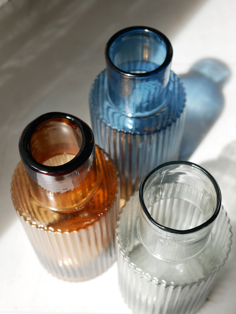 shesay（シセイ）製の透明ガラスボトル型フラワーベースプロップ、ワイドタイプ