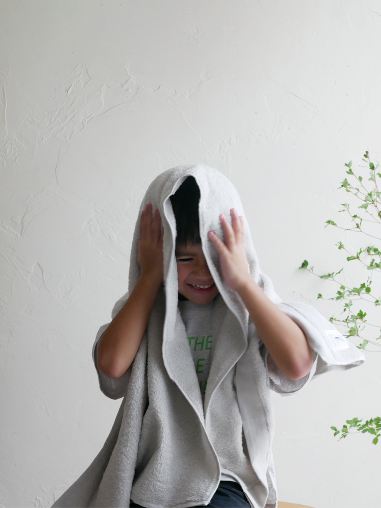 クレシェンドのふんわり綿100％今治タオルセット。ニュアンスカラーのバスタオルとフェイスタオルが含まれています。