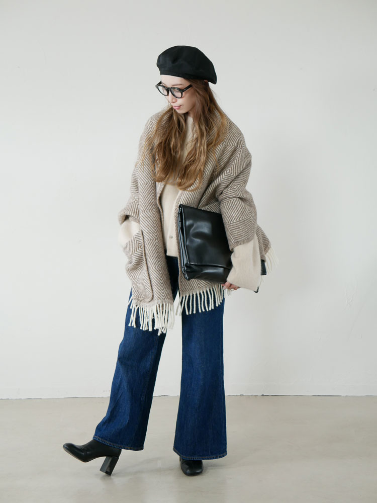 ラプアンカンクリのウールポケットショールMARIA、グレーとホワイトのフリンジ付き冬用ストール