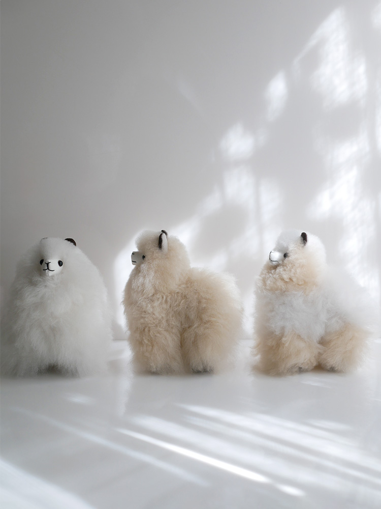 ラップスインターナショナルのふわふわアルパカドールぬいぐるみ