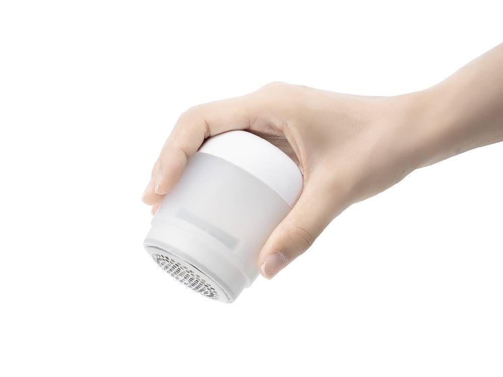 プラスマイナスゼロ毛玉クリーナー本体、ABS樹脂製のコンパクトな電動家庭用小型家電