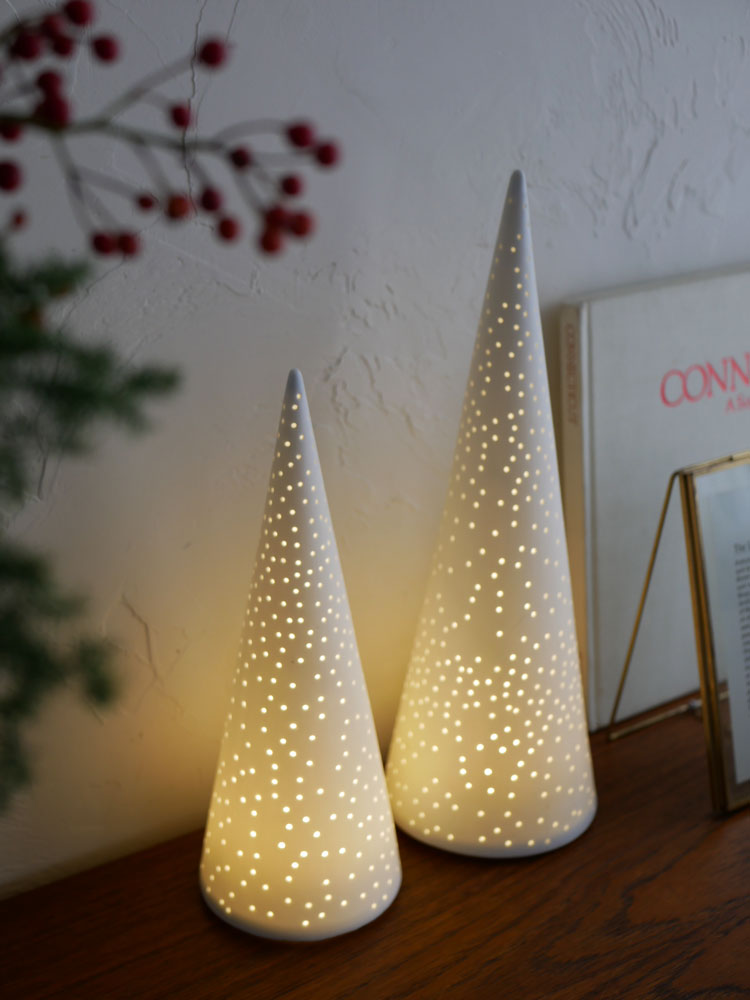 レダー Light forest LEDを使用したクリスマスツリーの装飾照明