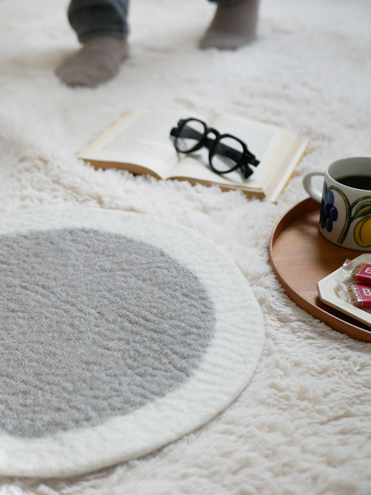 ネパール製ニュージーランドウール100％のウールフェルトチェアシート、直径36cmの丸型