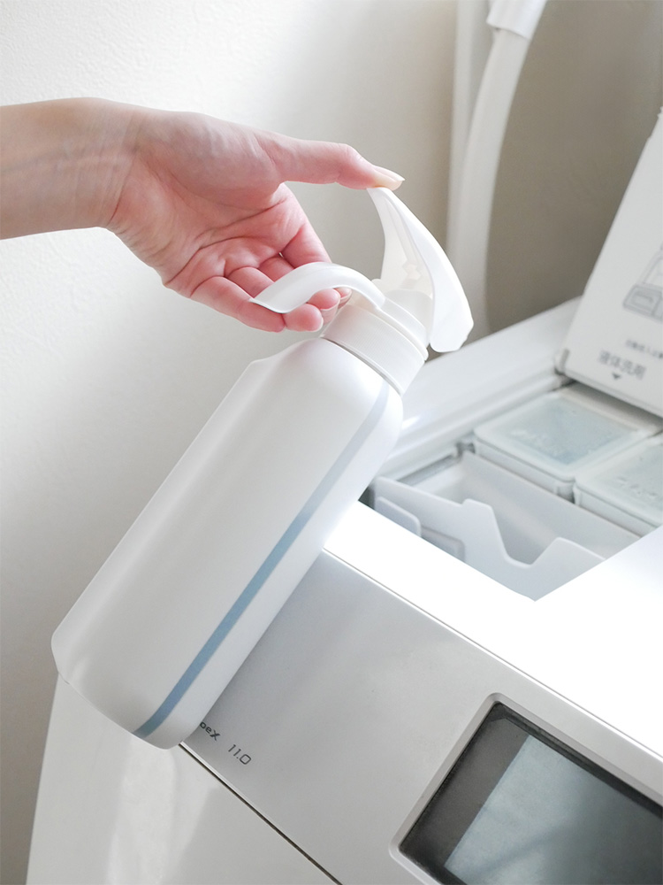 リッチェル片手計量マグネット液体洗剤ボトル、500ml容量、ポリエチレン製の小型家庭用洗剤容器