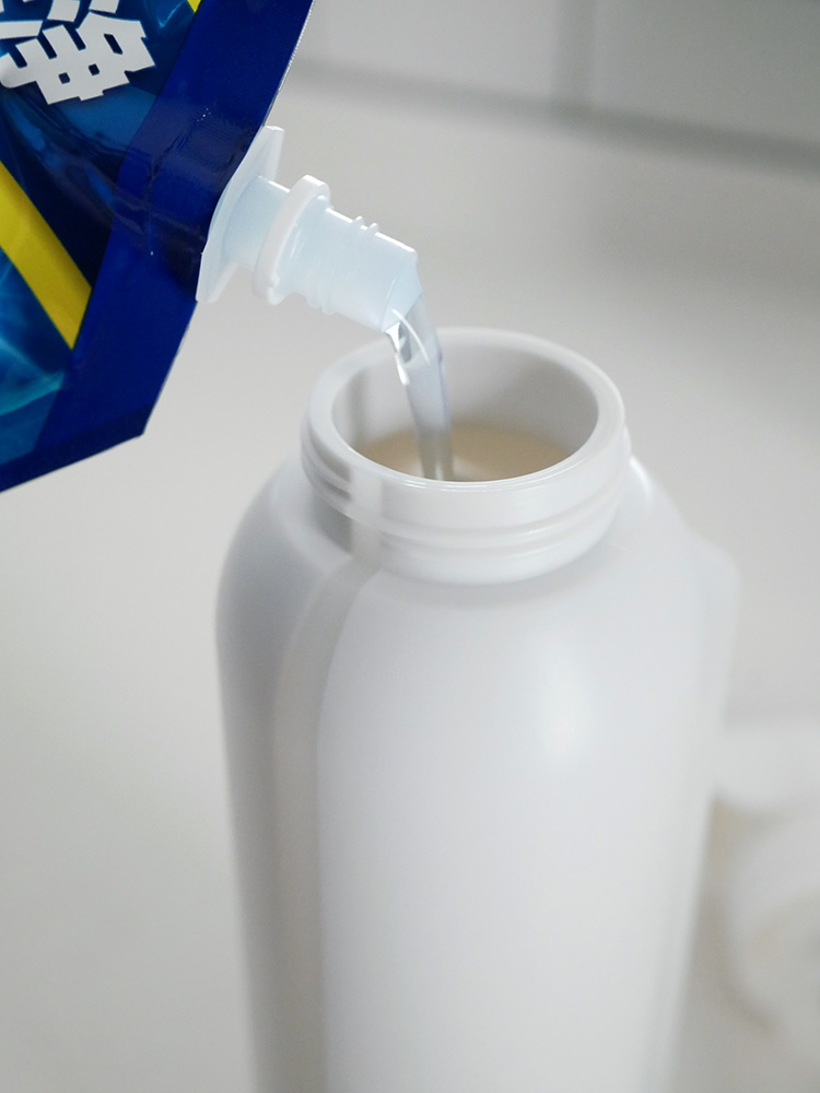 リッチェルの500mlマグネット付き片手計量液体洗剤ボトル