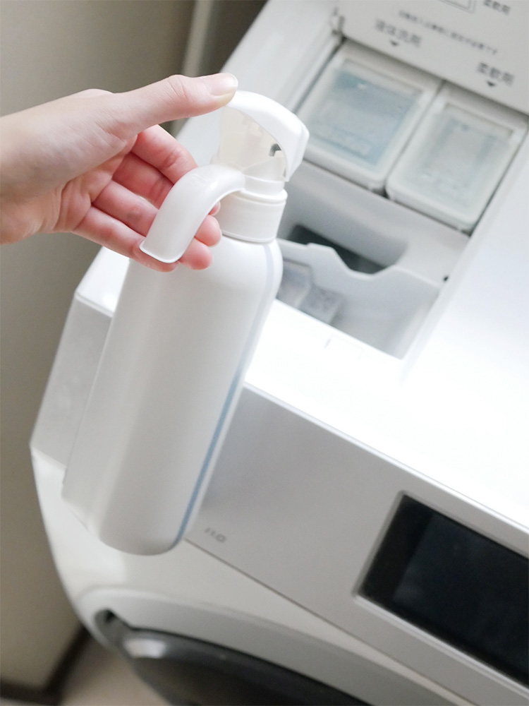 リッチェルの片手で計量可能なマグネット付き500ml液体洗剤ボトル