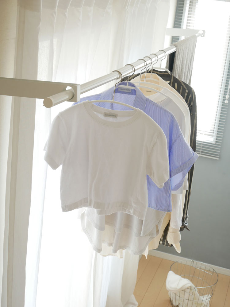 タワータイプの壁掛け折り畳み物干しホルダー