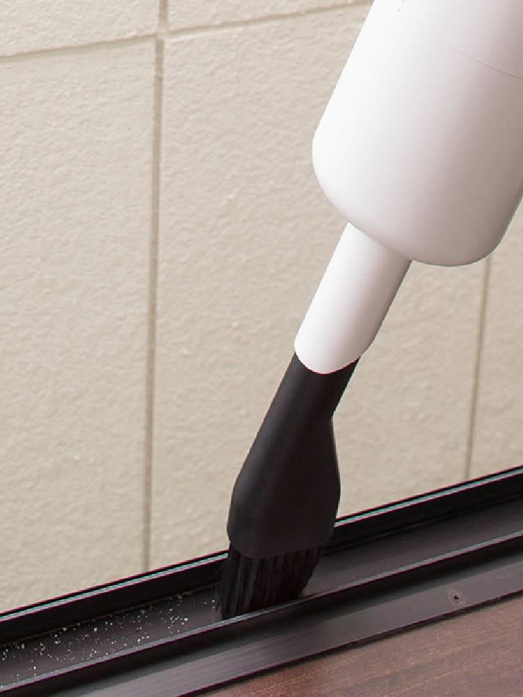 プラスマイナスゼロ社製G040/G110クリーナー専用ほうきノズル。木材やラミネート床の清掃に使用される家庭用ツール