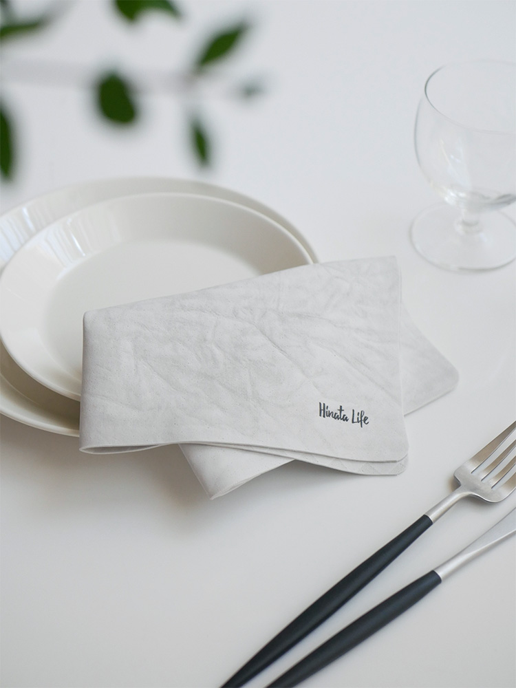 【Hinata Life】超吸水スポンジ キッチンまるごとスウノ ふきんタイプと食器が並んだキッチン用品の写真