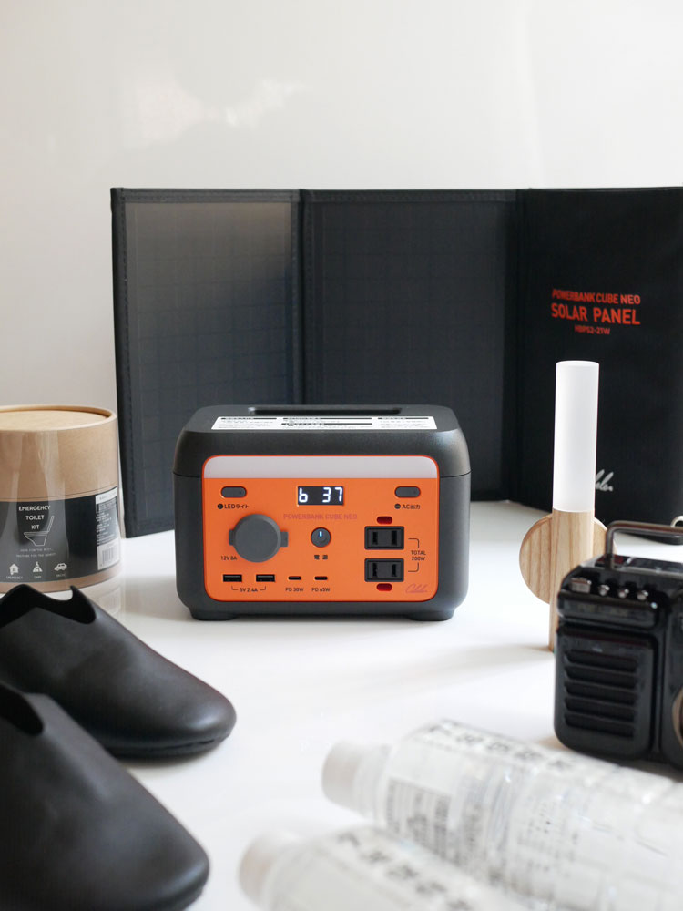 パワーバンクキューブネオとソーラーパネルのセット