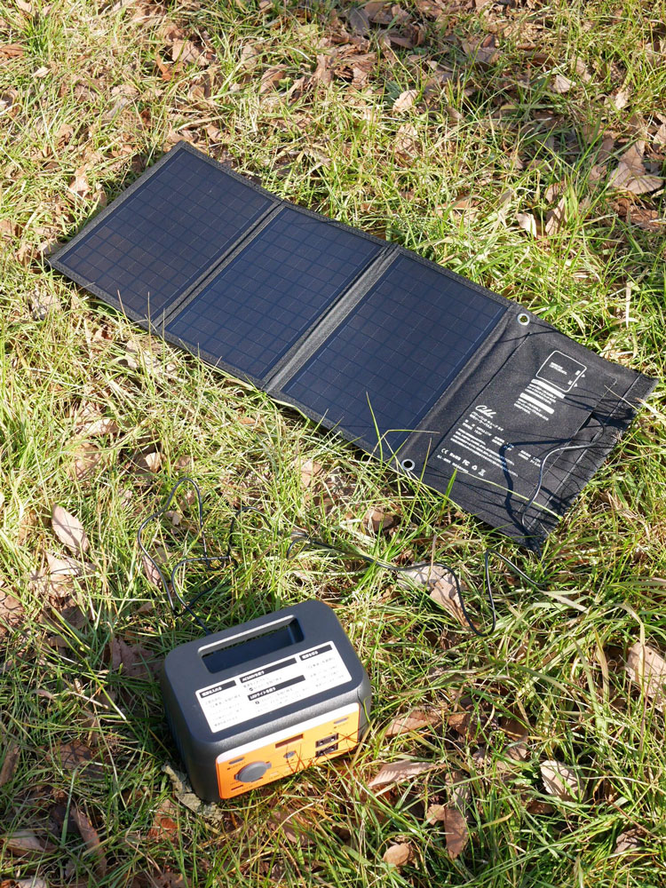 ポータブル電源とソーラーパネルのセット