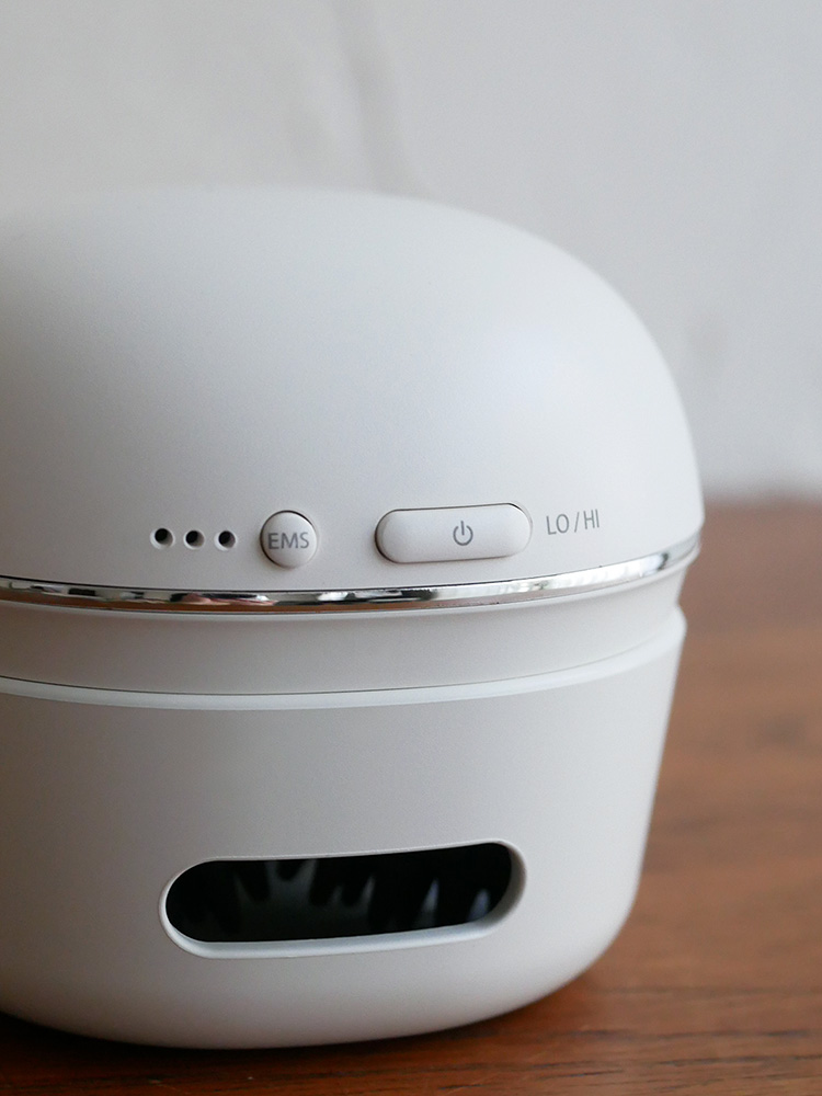 FESTINOフェスティノ充電式EMSヘッドスパプレミアモデルホワイト本体と充電台