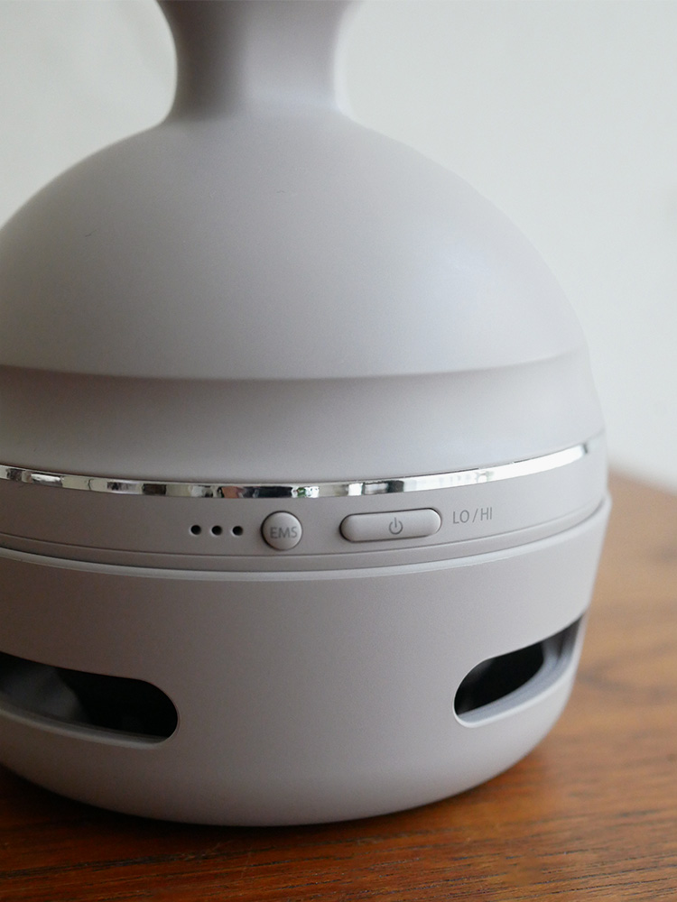 FESTINO（フェスティノ）製充電式EMSヘッドスパプレミア本体と充電台のセット