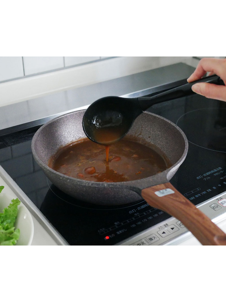 協和工業ムテキバリアフライパンセットの20cmと24cmのフライパンが並んでいる画像