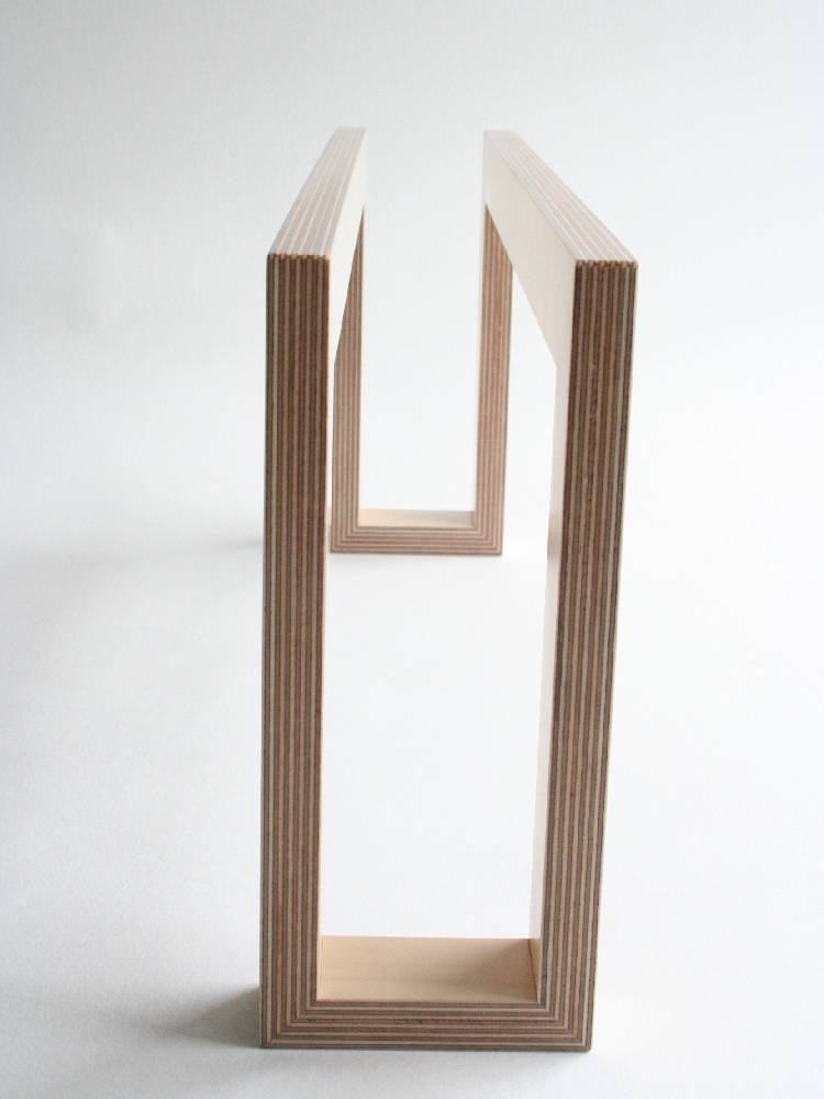 タカハシ産業のバーチプライウッド製ナチュラルカラーのスリッパラック