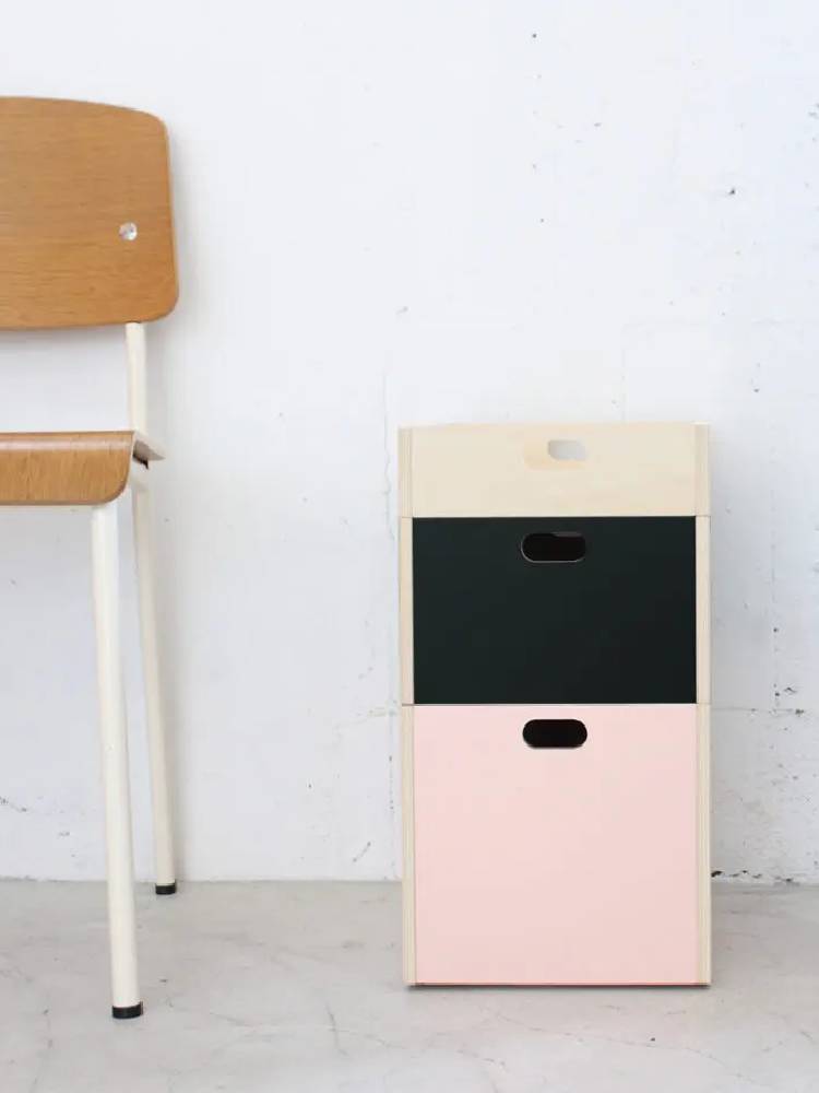 木製の引き出しが付いたナチュラルカラーの収納リンデンボックス