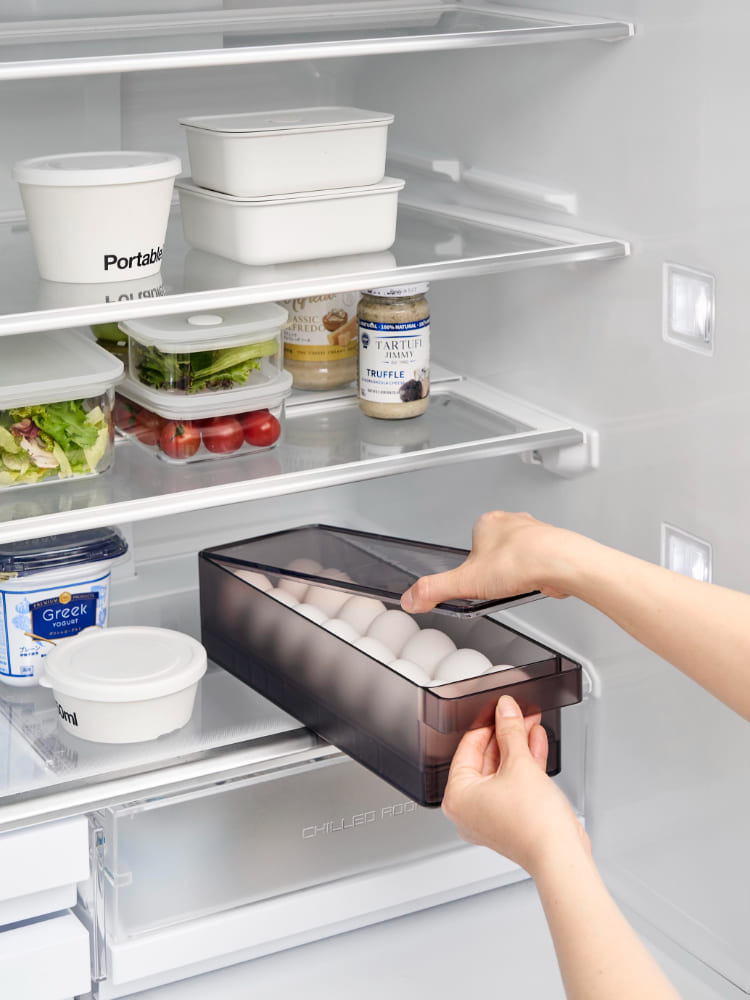 タワー冷蔵庫用中蓋付き卵ケース。ポリスチレン製で14個の卵を収納可能なキッチン用品