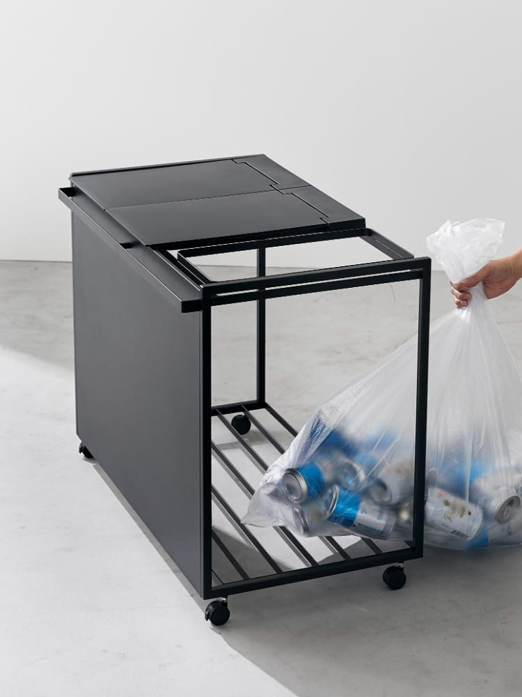 towerタワーの蓋付き目隠し分別ダストワゴン。金属とプラスチック製の容器に取っ手とキャスターが付いた家庭用ゴミ箱。