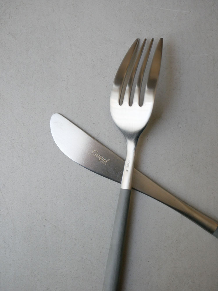 クチポール MIO ブラウンゴールドカトラリーセットのディナーフォーク、ディナースプーン、ディナーナイフ