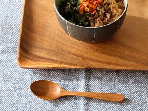 ホーンプリーズのTEAK WOODカトラリーと食事のテーブルセット