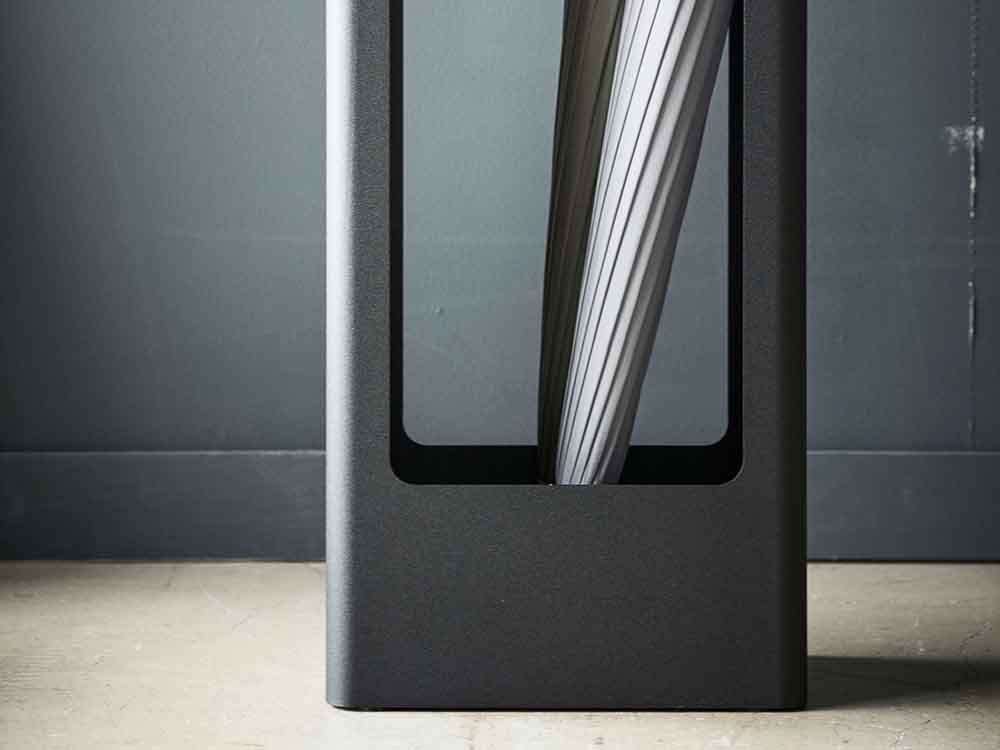 YAMAZAKIタワーのシルバー色スリム傘立て