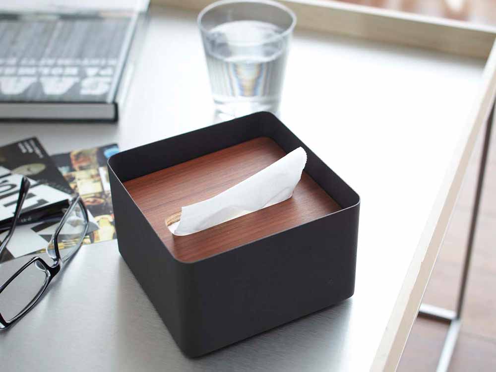 木製蓋付きのスチールティッシュケース