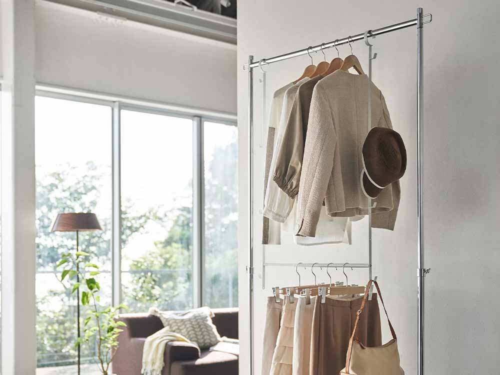 クローゼット内に設置されたスマート2段ハンガー