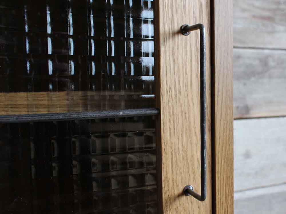 adepecheのオーク製スライドガラスキャビネット