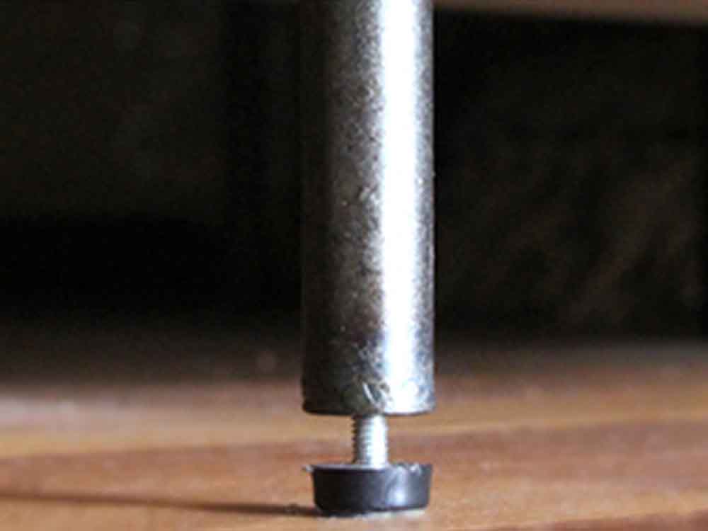 アデペシュのオーク無垢材スライドガラスローボード