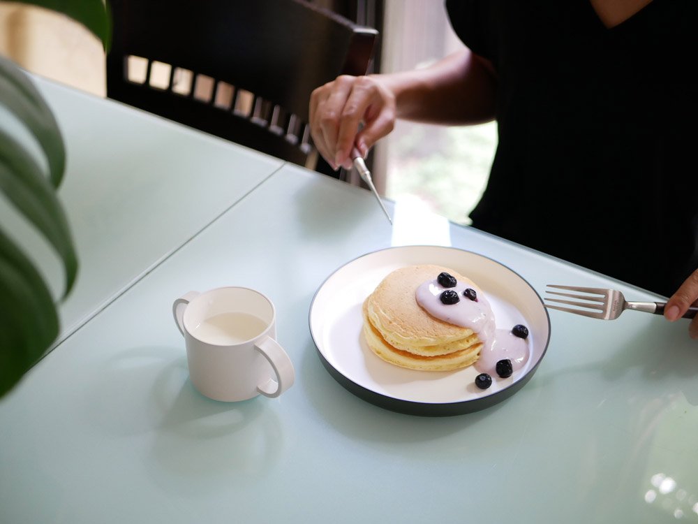 tak.キッズディッシュのプレートとカップセット