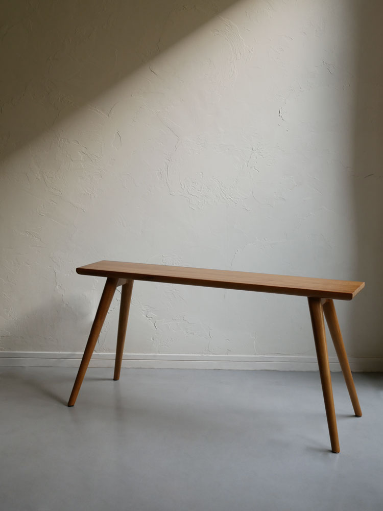 Comore Sunのチークベンチ、自然な木目が美しい木製家具