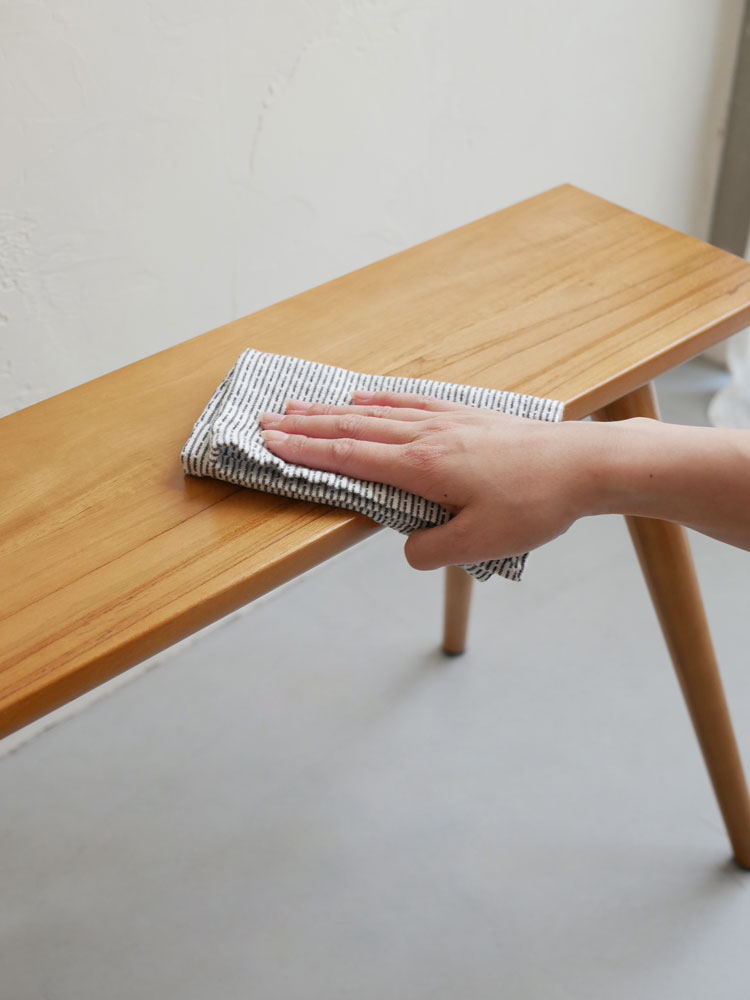 Comore Sunのチーク木製ベンチ