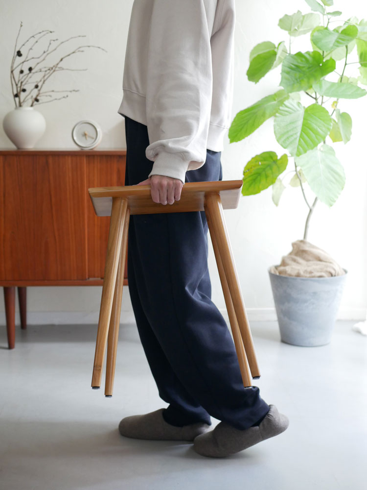 Comore Sunのチークスツール、木製ワックス仕上げ