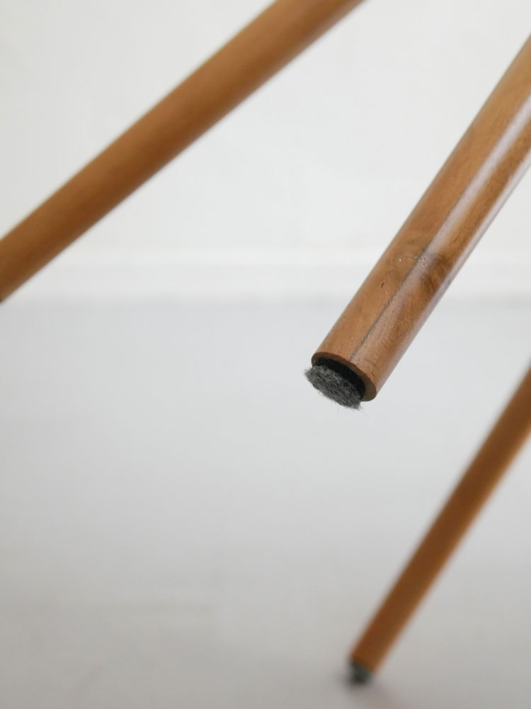 Comore Sunの木製チークスツール