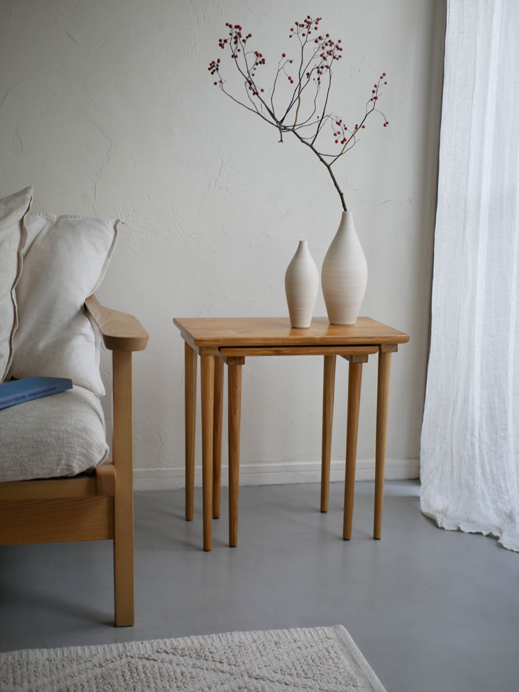 【Comore Sun】チークネストテーブルと花束