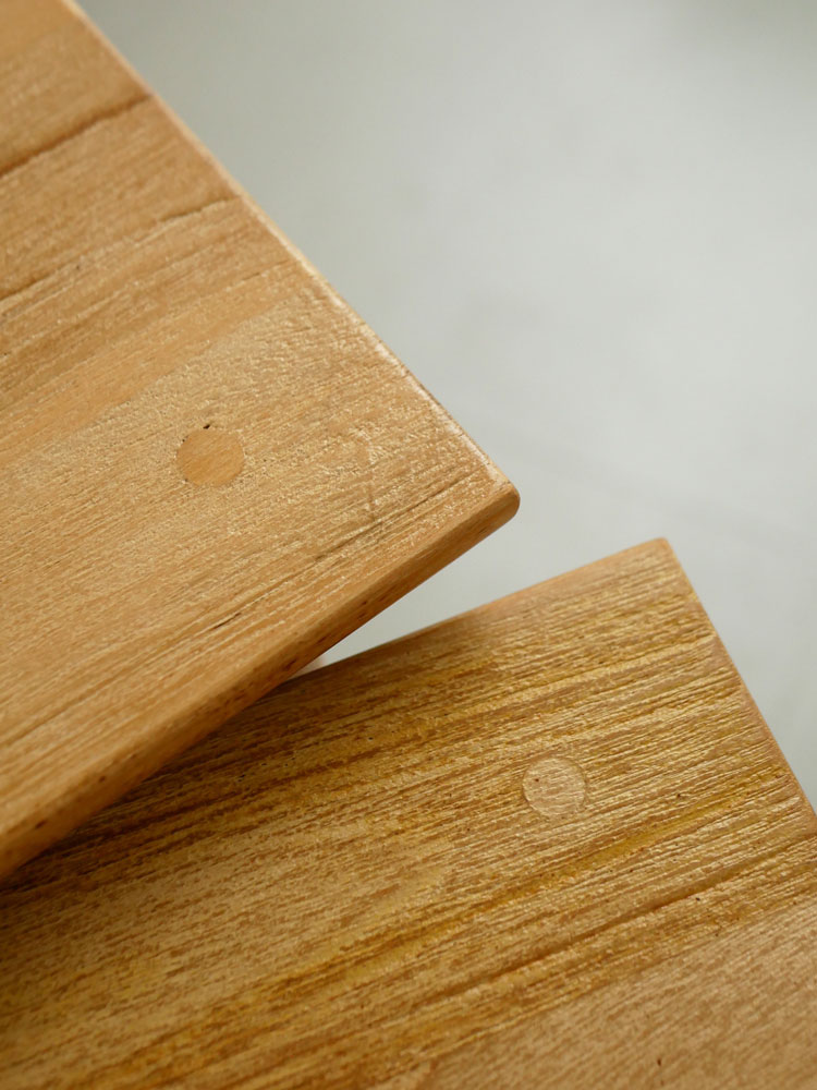 Comore Sunのチークネストテーブル