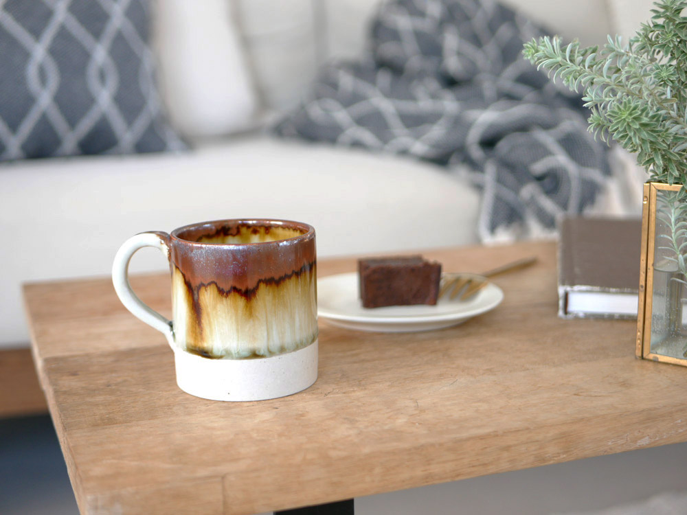アデペシュの美濃焼マグカップ