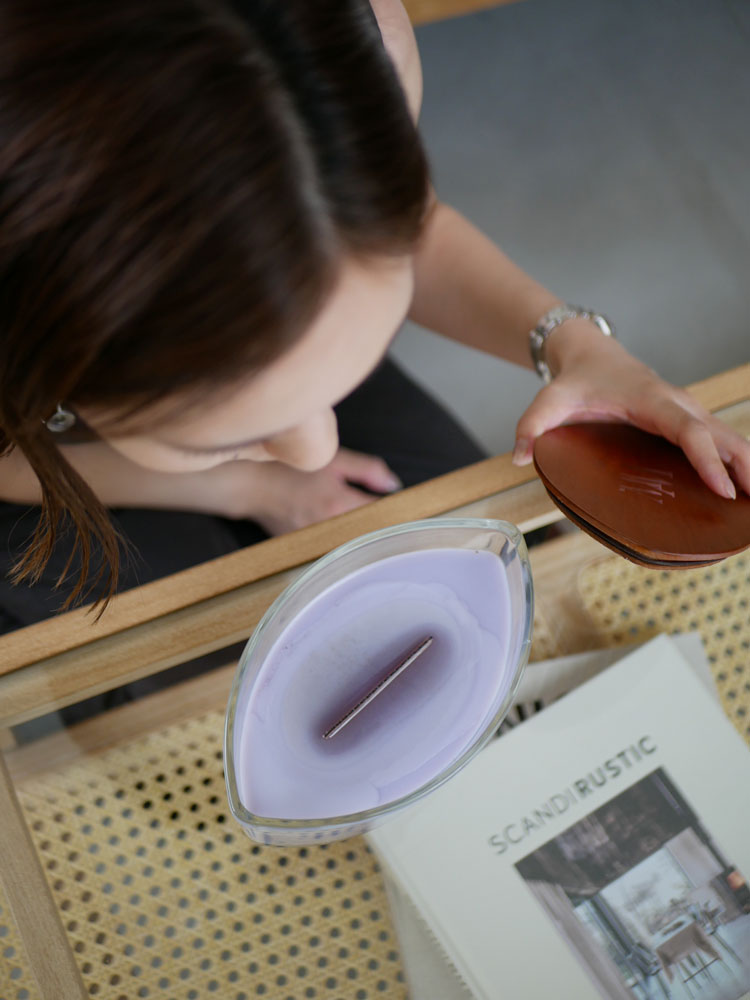 カメヤマキャンドルWoodWickのガラス製キャンドル