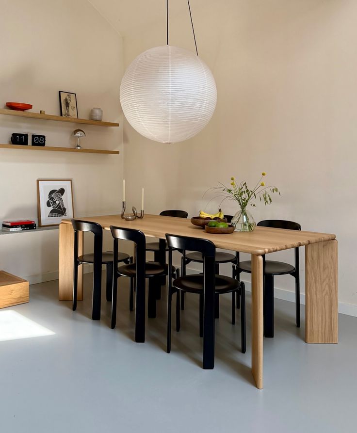 Japaneese-scandi dining room