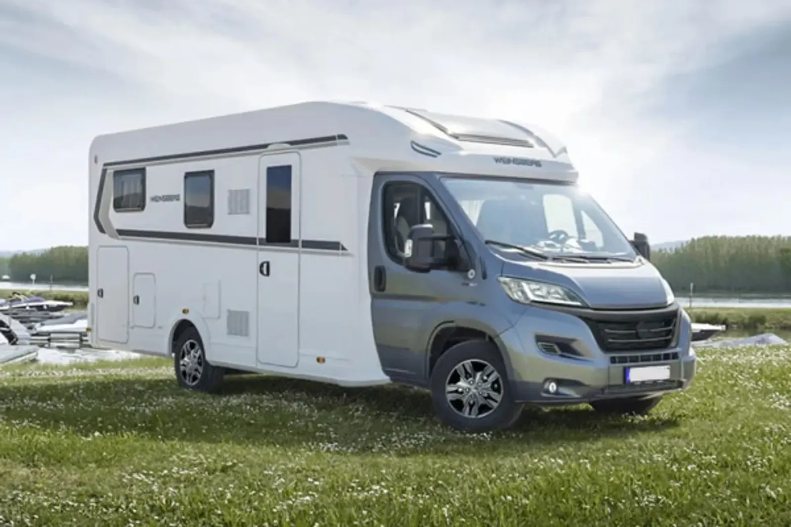 Aurora – 4-berth Weinsberg CaraSuite, Romford motorhome hire