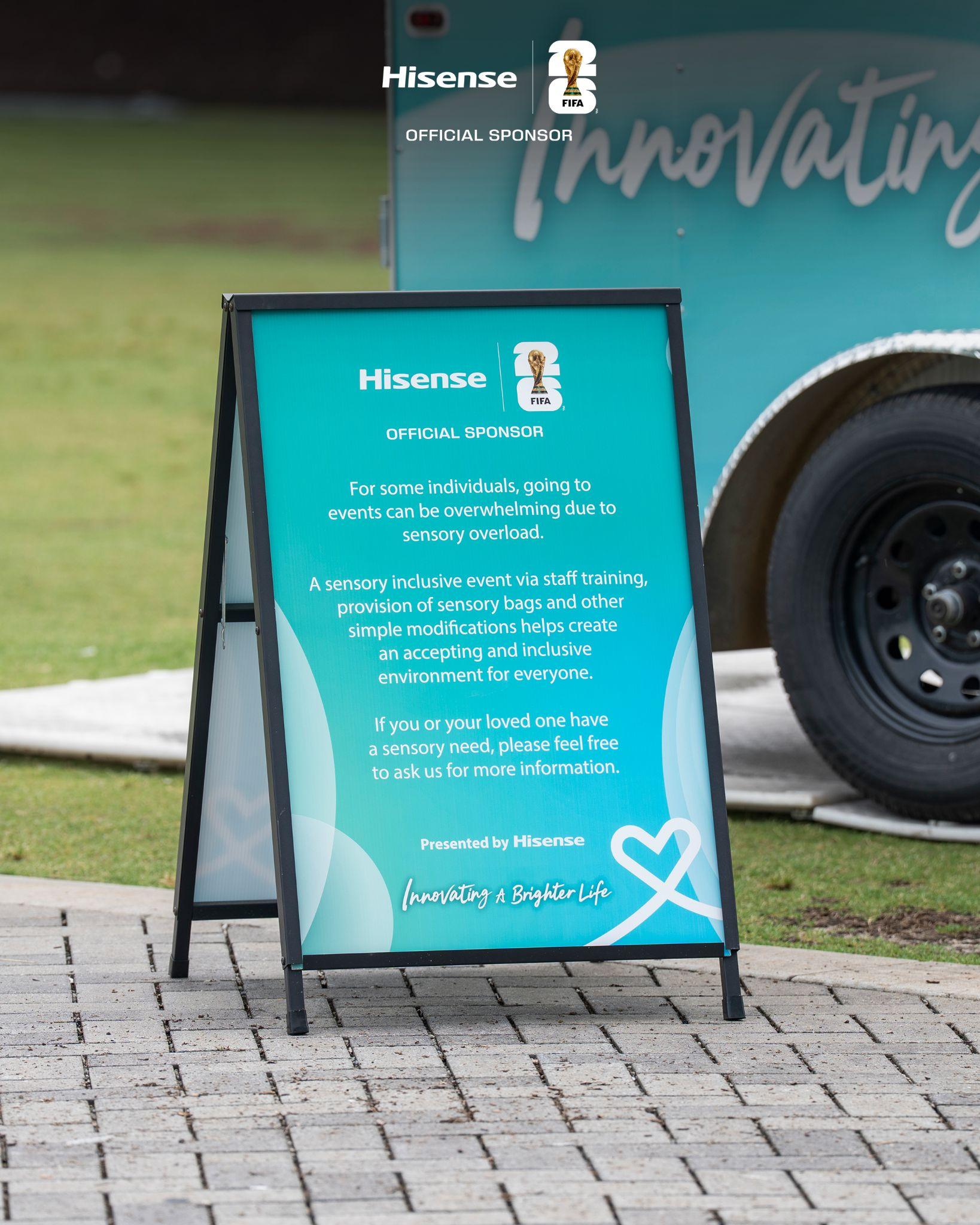 Cartel informativo del Sensory Inclusive de Hisense en el estadio