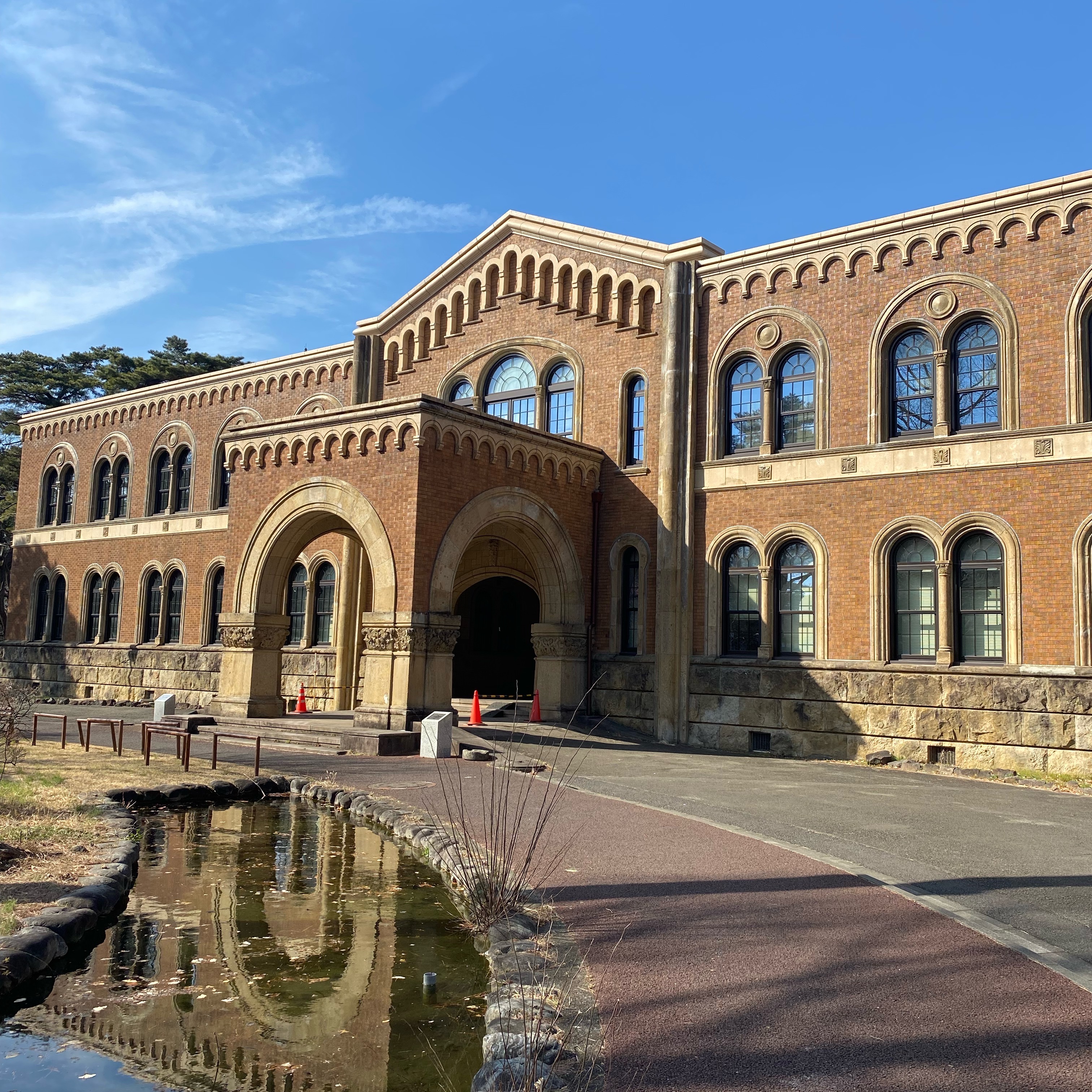 一橋大学 東本館の写真