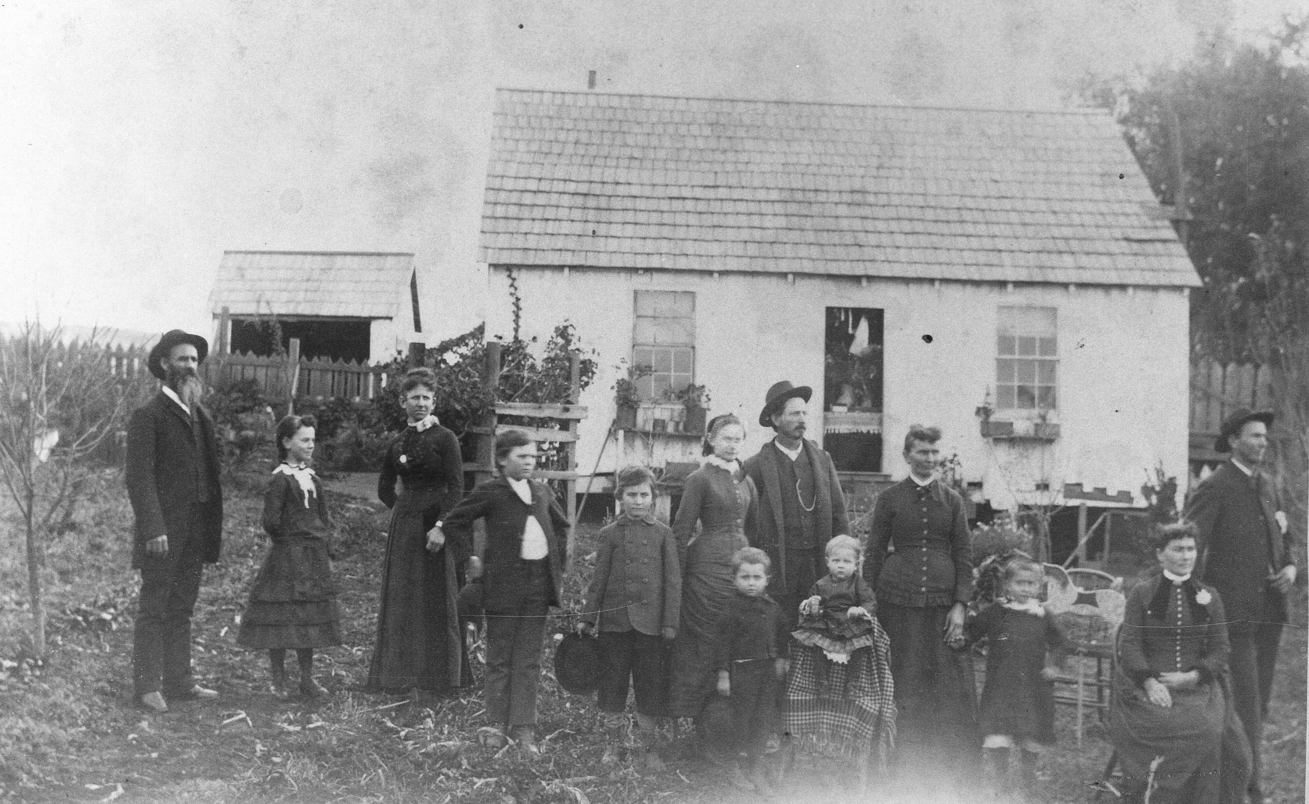 Shades of Folsom - Silberhorn Family, 1885 (Internet Archive)