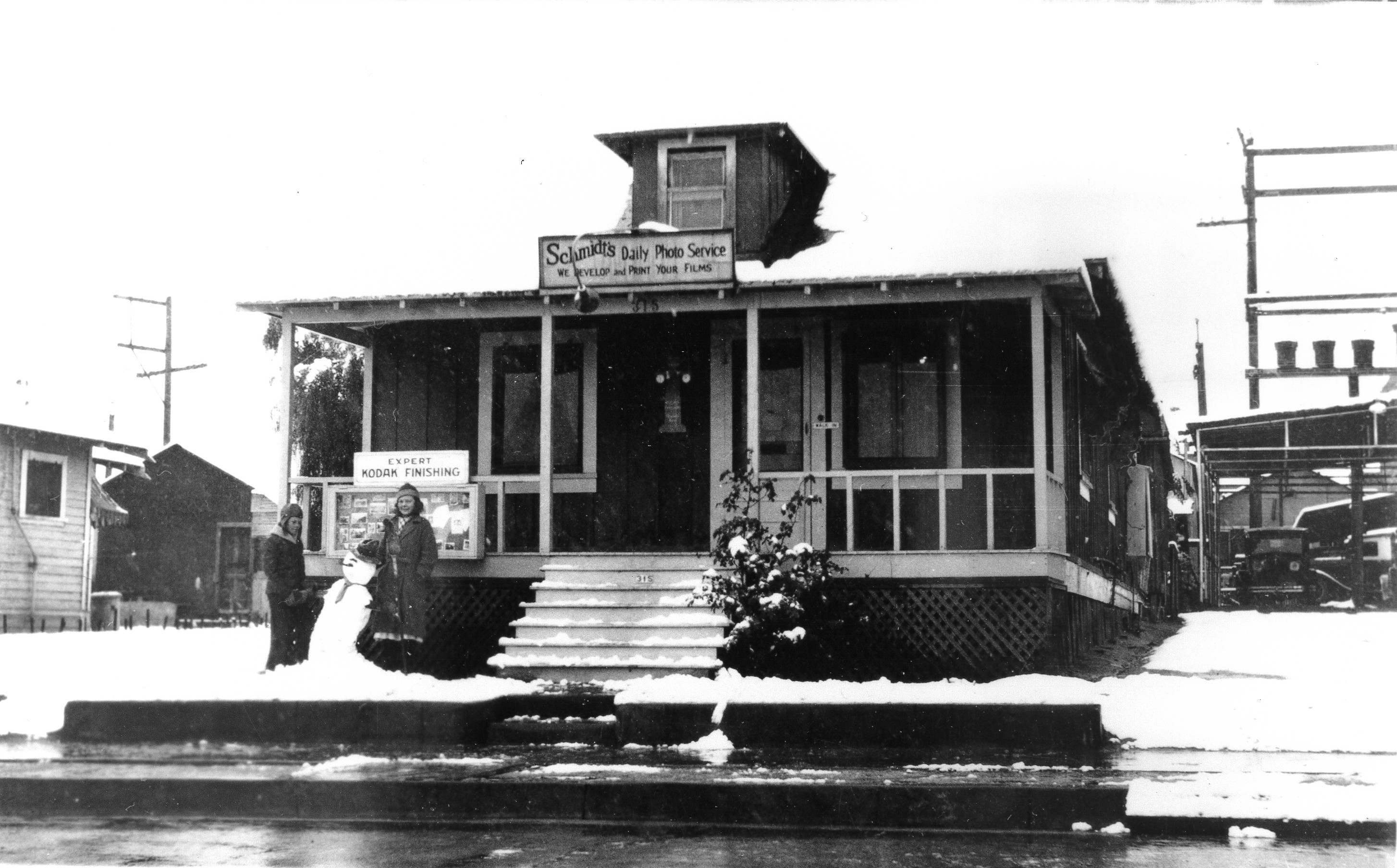 Shades of Kern County, Taft - Photo Business, 1930 (Internet Archive)