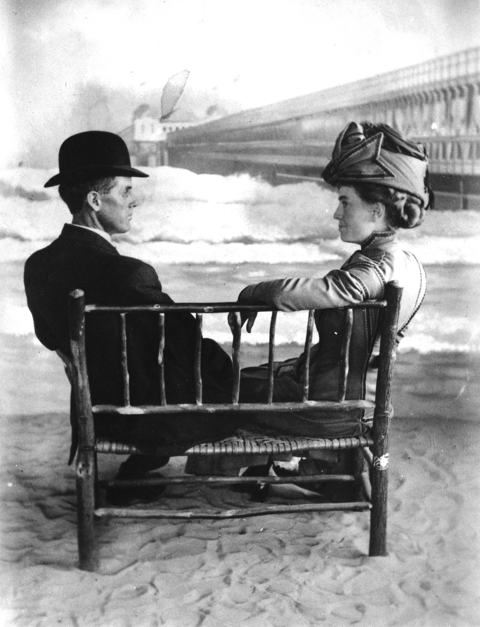 Shades of Long Beach - At the Beach, 1908 (Internet Archive)