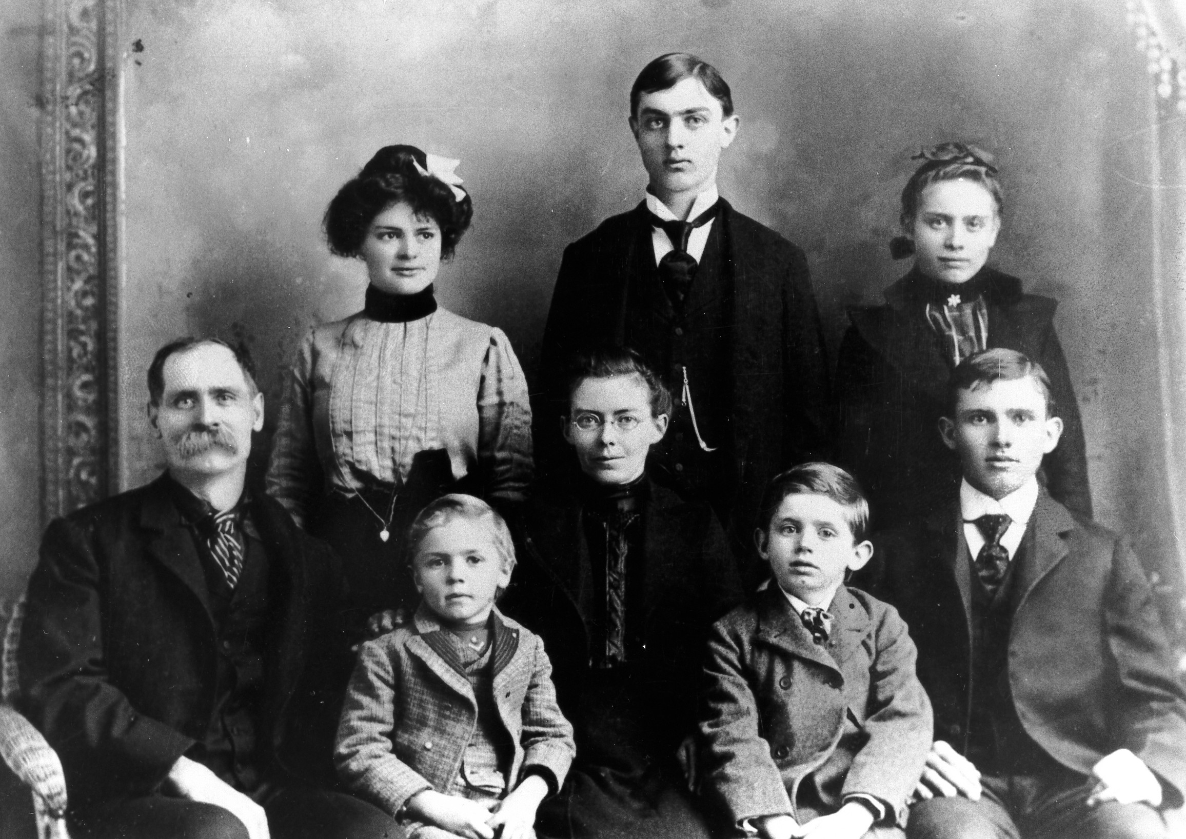 Shades of Sutter County - Family Portrait, 1896 (Internet Archive)