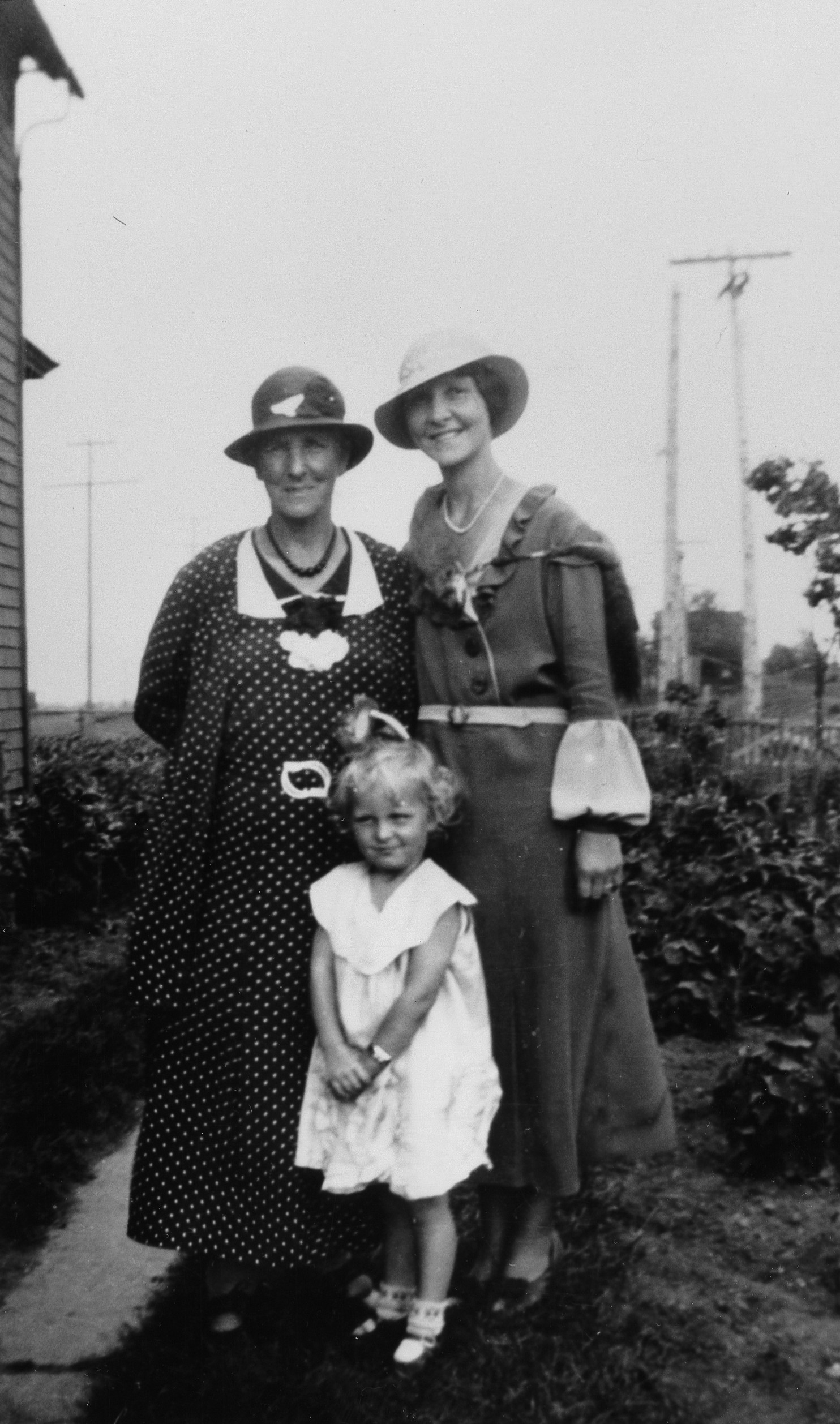 Shades of Whittier - Family Portraits, 1920 (Internet Archive)