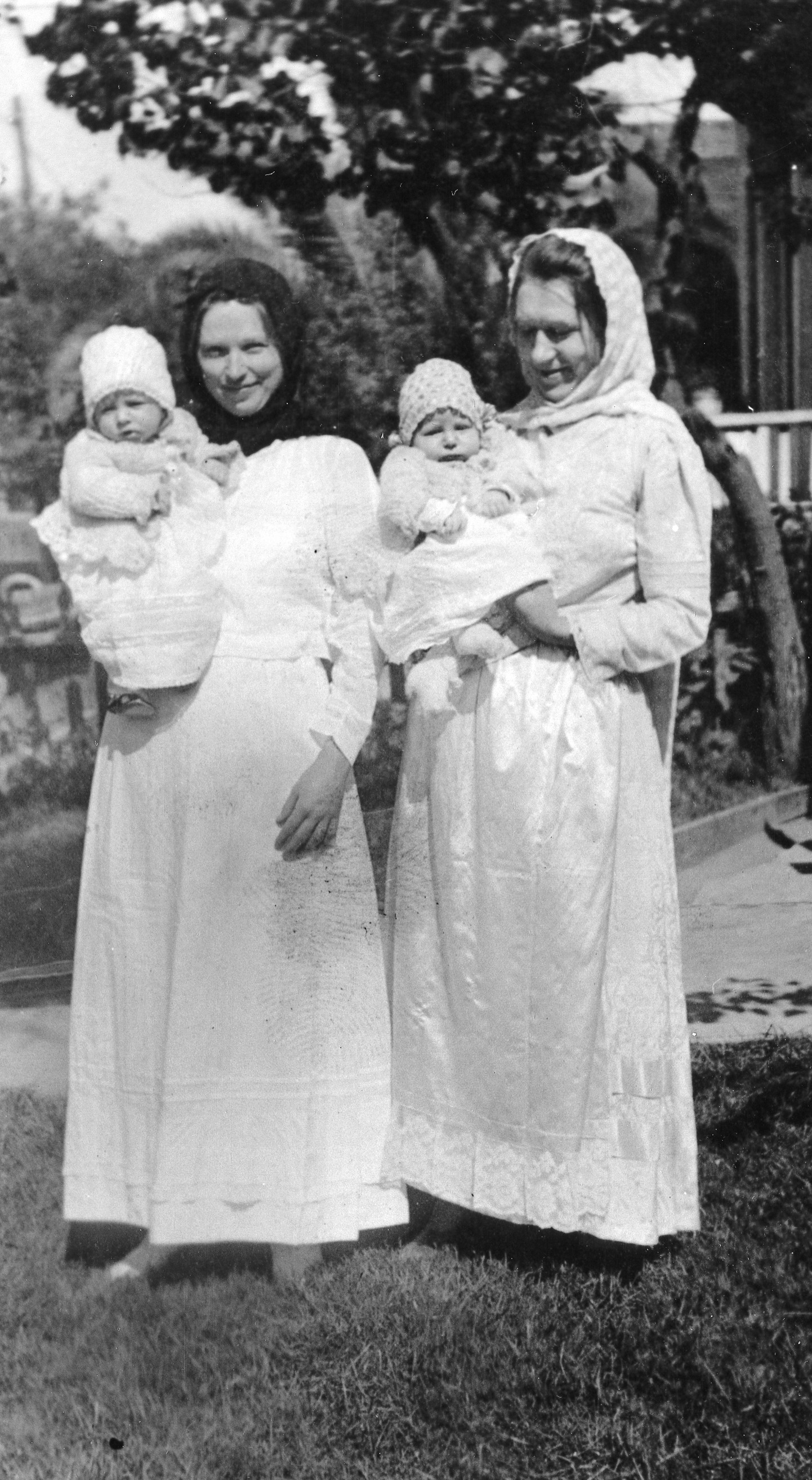 Shades of Whittier - Mothers and Sons, 1920 (Internet Archive)