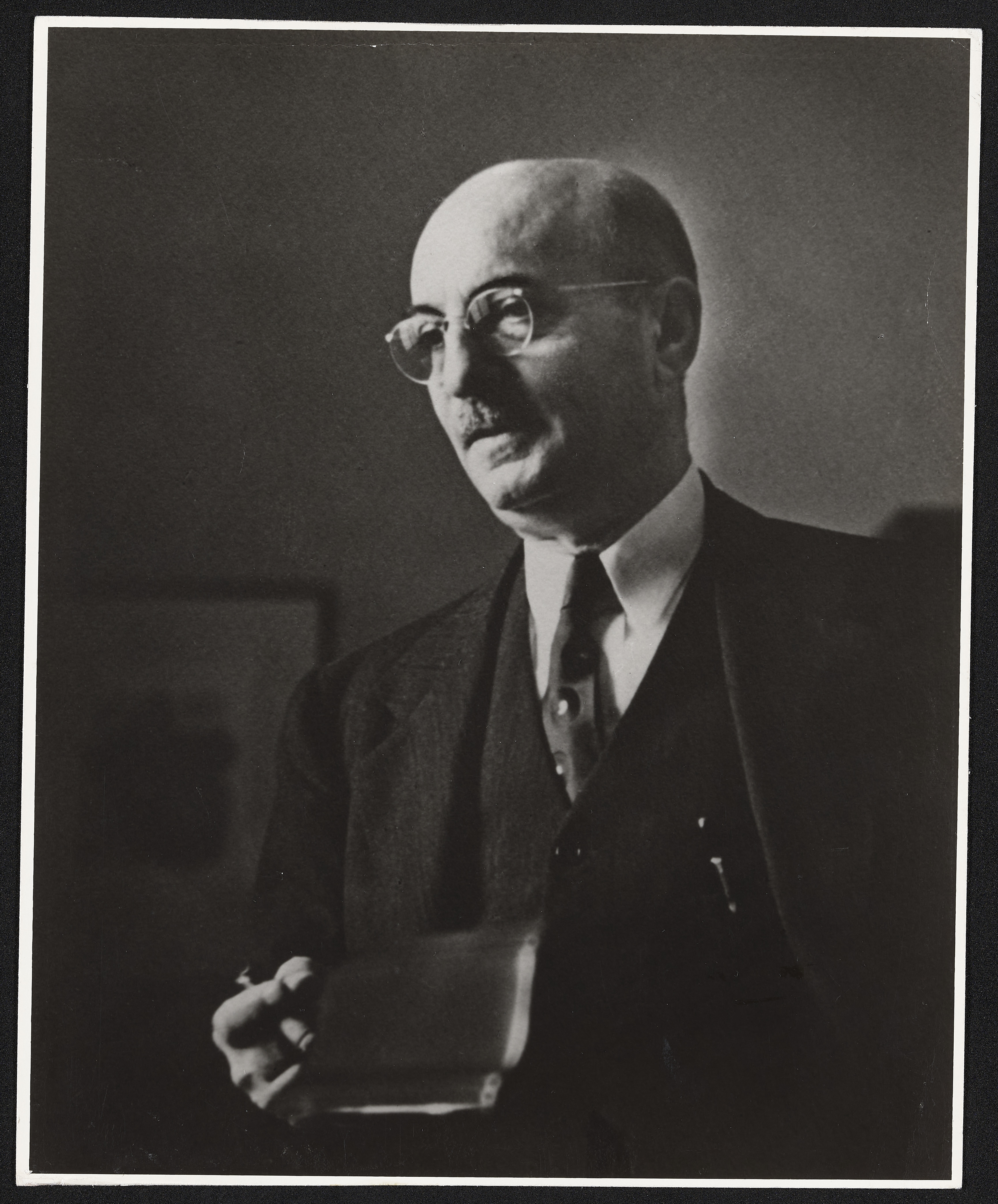 Portrait, Man with cigar and glasses, 1930 (Internet Archive)